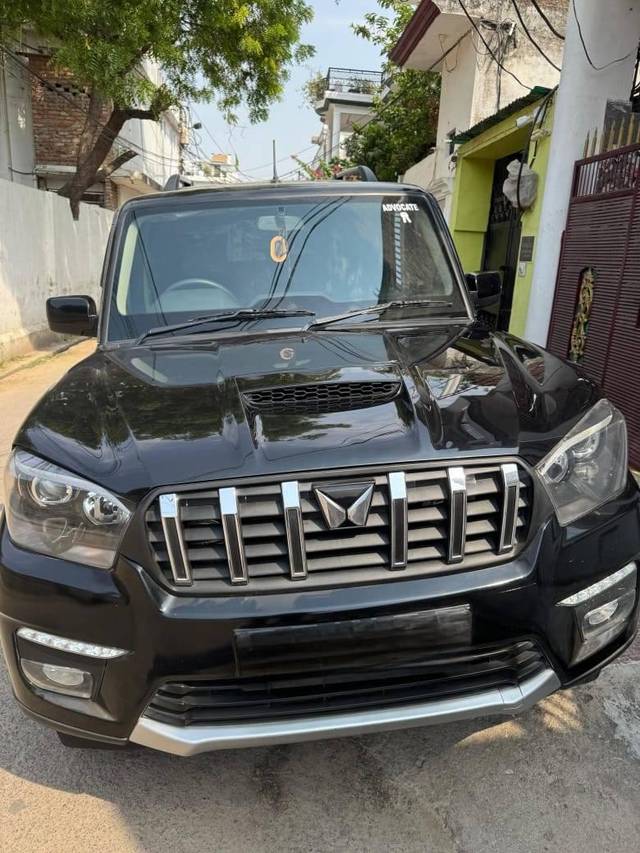 https://images10.gaadi.com/usedcar_image/4522897/original/processed_a4140b44c84eeccfdb9088291b210ec8.jpg?imwidth=6401