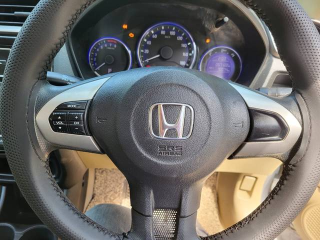 https://images10.gaadi.com/usedcar_image/4522932/original/4aba6b217febcd4387e8439a0ad8a634.jpg?imwidth=6401