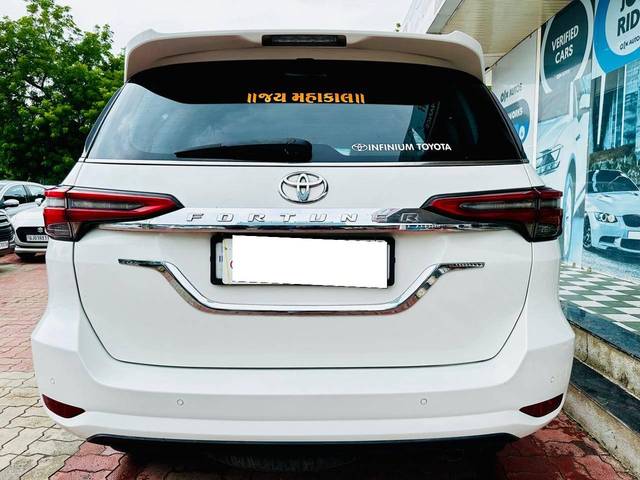 https://images10.gaadi.com/usedcar_image/4522933/original/processed_05e1eb248d786d068a98eea2b2922afd.jpg?imwidth=6402