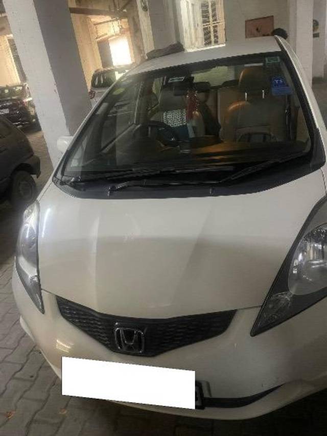 https://images10.gaadi.com/usedcar_image/4522940/original/processed_9cfddf8f-c9f9-4806-a6af-886302e32d93.jpeg?imwidth=6400