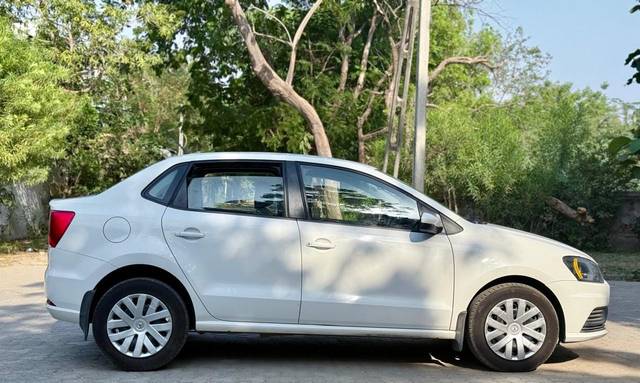 https://images10.gaadi.com/usedcar_image/4522943/original/4bd07ea959abb3a21ca636b6ff34d225.jpg?imwidth=6401