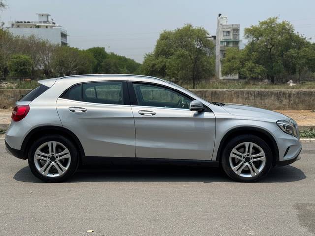 https://images10.gaadi.com/usedcar_image/4522955/original/f05f76c9814227e7e76feb64b17dee5a.jpg?imwidth=6401