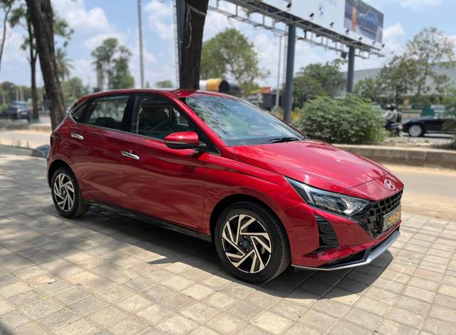 https://images10.gaadi.com/usedcar_image/4522968/original/processed_f256d091762dc6a467e34e5c473ff161.jpg?imwidth=6400