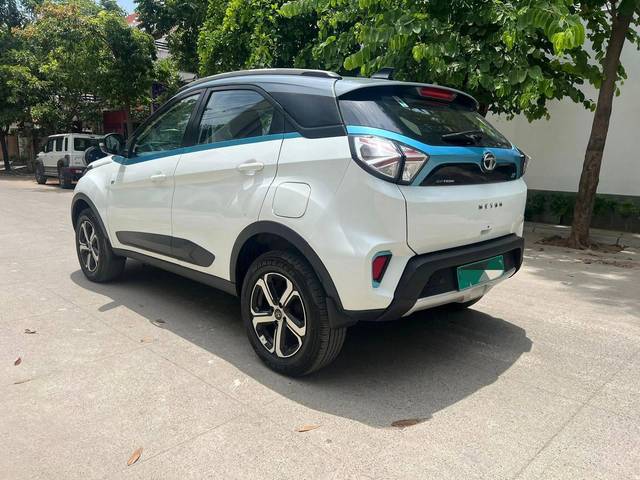 https://images10.gaadi.com/usedcar_image/4522969/original/processed_2590bd292589d15efab0d8f3514d31f4.jpg?imwidth=6402