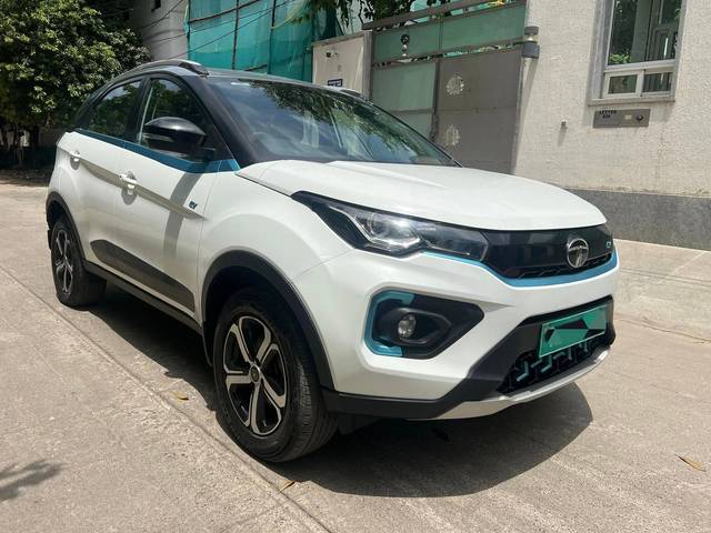 https://images10.gaadi.com/usedcar_image/4522969/original/processed_cb62e5fe48bbc70b085ac2baef66ce29.jpg?imwidth=6400