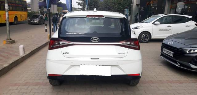 https://images10.gaadi.com/usedcar_image/4522970/original/processed_67bec406e2805e4752737fb2e2e0b15d.jpg?imwidth=6402