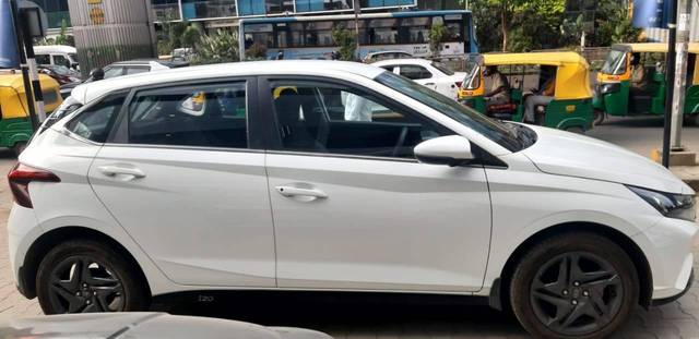 https://images10.gaadi.com/usedcar_image/4522970/original/processed_926ca5d56511c0f6046e2a2489381833.jpg?imwidth=6401