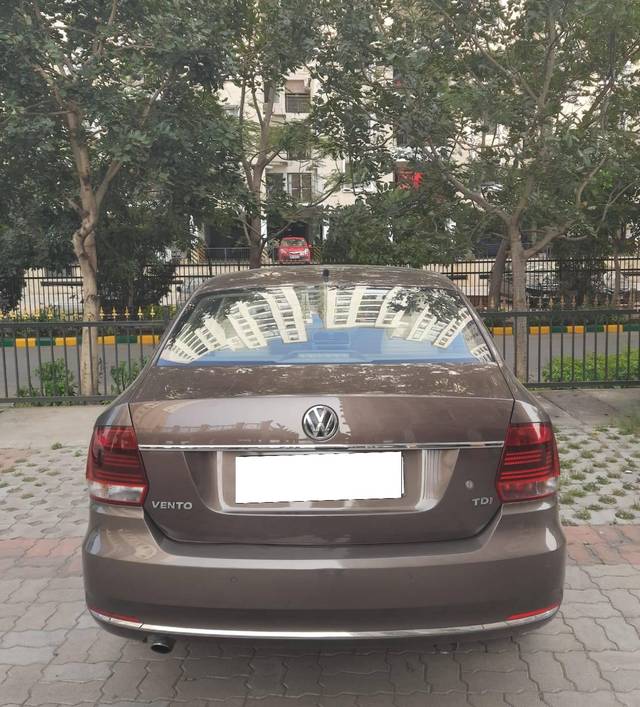 https://images10.gaadi.com/usedcar_image/4522975/original/processed_71d624c4b5ff77a16f04fa597952e9bf.jpg?imwidth=6401