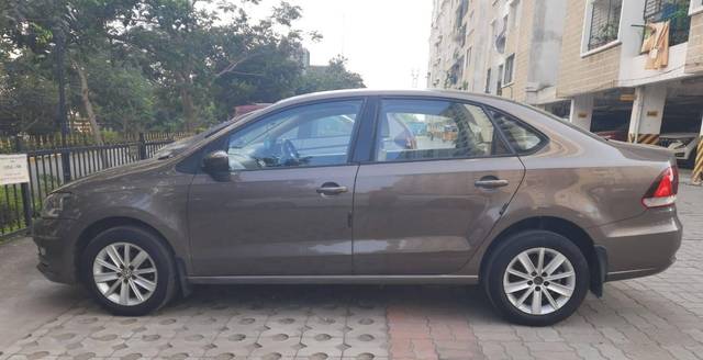 https://images10.gaadi.com/usedcar_image/4522975/original/processed_e44065f9cb48480e0d0bc1acedac4552.jpg?imwidth=6402