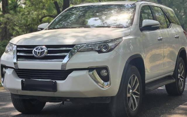 https://images10.gaadi.com/usedcar_image/4522976/original/processed_53daa5d81f9990390e9c14558c65aa8c.jpg?imwidth=6400