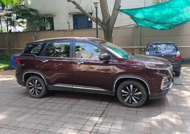https://images10.gaadi.com/usedcar_image/4522980/original/processed_processed_041235a5-a427-400b-b367-9a3d11ae583c.jpg?imwidth=6401