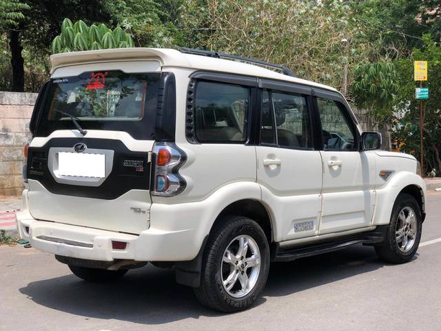 https://images10.gaadi.com/usedcar_image/4522987/original/processed_10e94217ff199a68c0f00fef1bf6a747.jpg?imwidth=6402