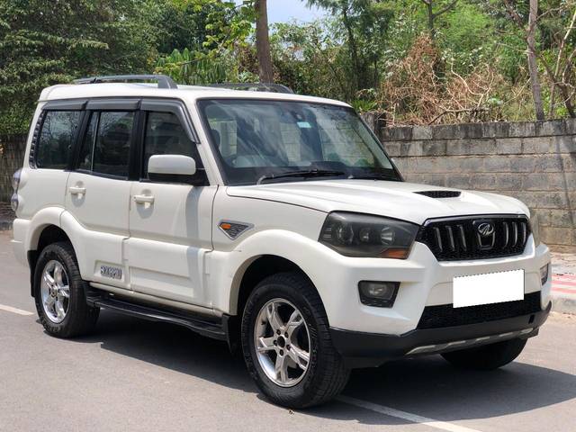 https://images10.gaadi.com/usedcar_image/4522987/original/processed_39f9e042b075e236119369cf66b0f04c.jpg?imwidth=6400