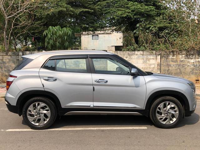 https://images10.gaadi.com/usedcar_image/4522992/original/6b8d18d52405a69c114716dac31ce8e0.jpg?imwidth=6401