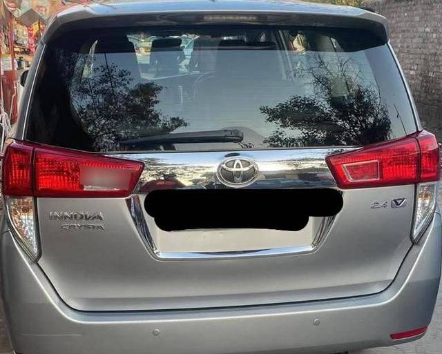 https://images10.gaadi.com/usedcar_image/4522994/original/processed_f8b93b6aa428f29c6e28f37a4f81002b.jpg?imwidth=6402
