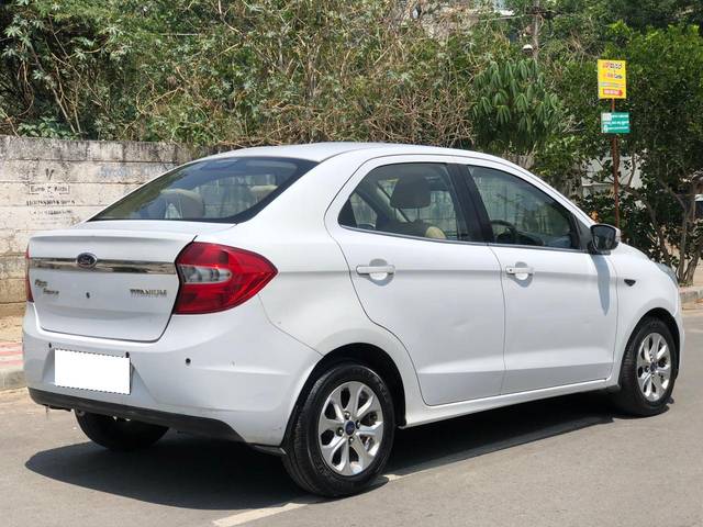 https://images10.gaadi.com/usedcar_image/4522996/original/processed_d1b2c2ac6e7763572e6ea7ed422a9458.jpg?imwidth=6402