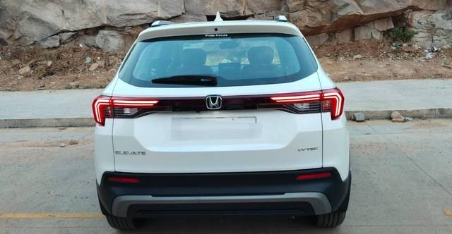 https://images10.gaadi.com/usedcar_image/4523006/original/processed_76a588d5f2d5967dd21d0e05044bf122.jpg?imwidth=6402
