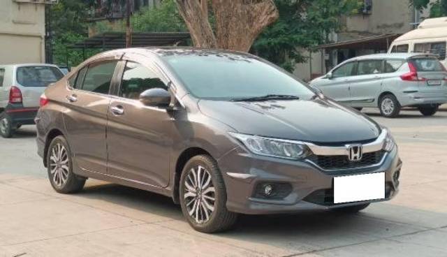 https://images10.gaadi.com/usedcar_image/4523012/original/processed_b3e9d92d4020458a71d7a73a52c75101.jpg?imwidth=6400