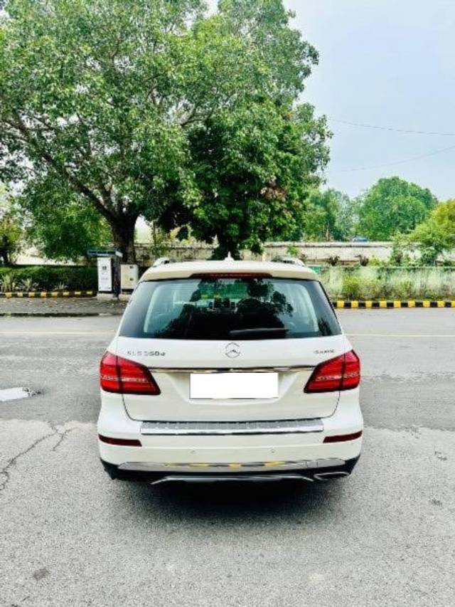 https://images10.gaadi.com/usedcar_image/4523018/original/processed_060d1298-4f67-4bc1-b60d-9764d80d6af6.jpeg?imwidth=6402