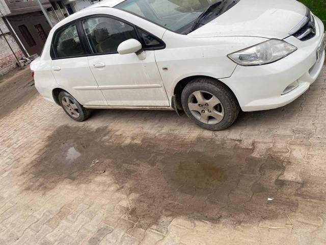 https://images10.gaadi.com/usedcar_image/4523033/original/processed_0257c4df-610d-4cf4-affe-3832285e0993.jpeg?imwidth=6400