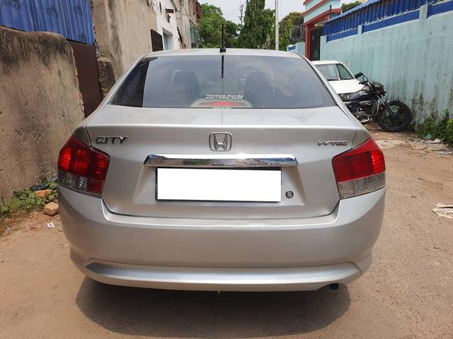 https://images10.gaadi.com/usedcar_image/4523037/original/processed_b5237737e4bc573594a23afea44cd1f1.jpg?imwidth=6401