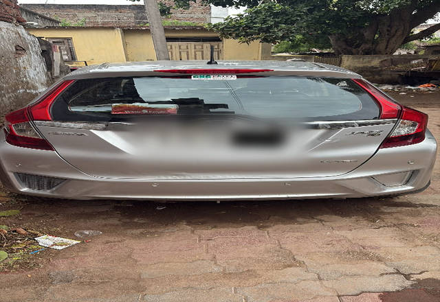 https://images10.gaadi.com/usedcar_image/4523064/original/e766e2cc-63bd-4f9f-9704-a7d6f7925485.?imwidth=6400