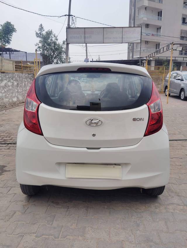 https://images10.gaadi.com/usedcar_image/4523088/original/processed_18355fb3e54859fafdf55f6de6ebf0fd.jpg?imwidth=6402