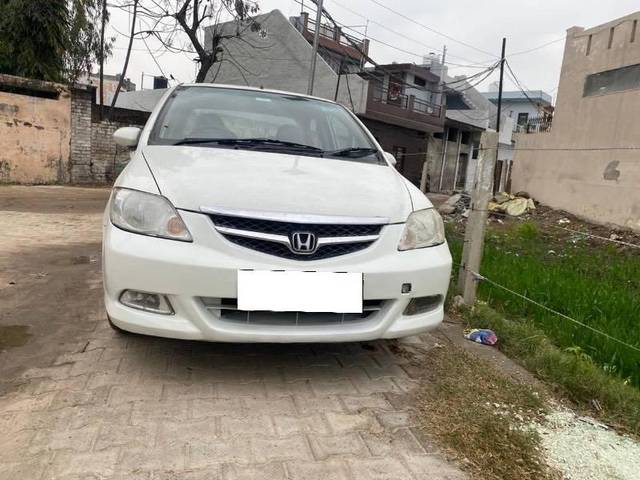 https://images10.gaadi.com/usedcar_image/4523098/original/processed_026c5084-e1c0-41b4-a854-69d5048bec7b.jpeg?imwidth=6401