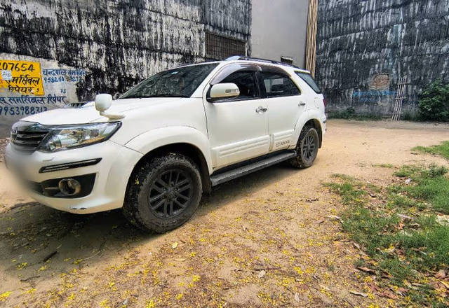 https://images10.gaadi.com/usedcar_image/4523118/original/4dbdfba6-dd1d-4b03-9149-1a6f7a4d8927.?imwidth=6402