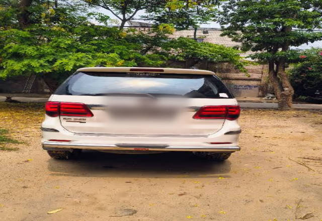 https://images10.gaadi.com/usedcar_image/4523118/original/b368fb5d-6741-48ef-9089-0abaf7dd7181.?imwidth=6402