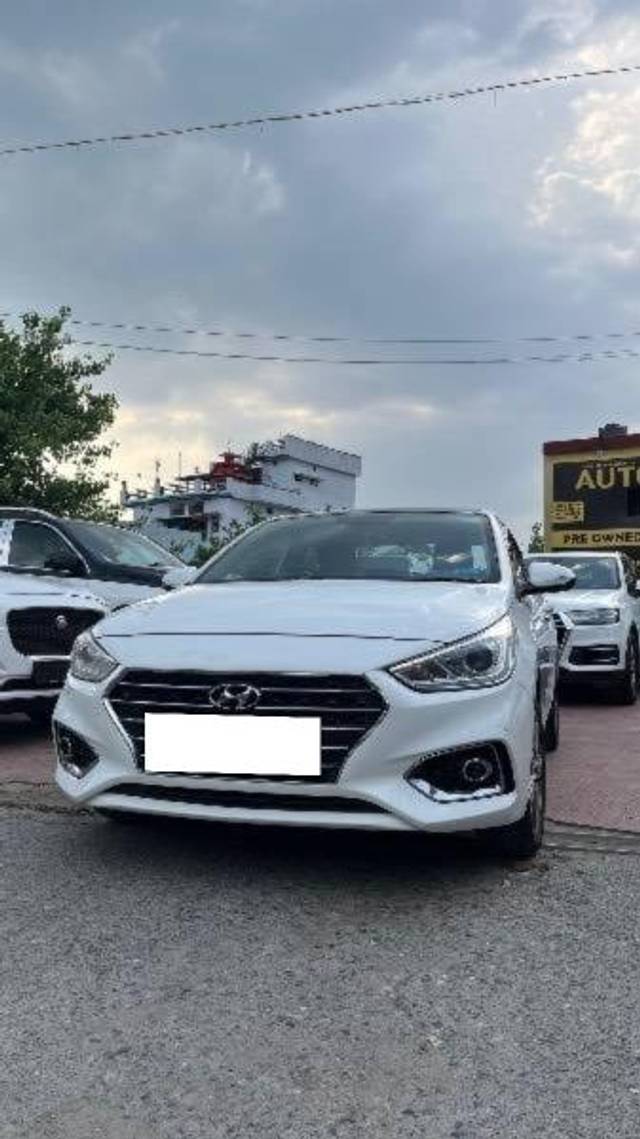 https://images10.gaadi.com/usedcar_image/4523165/original/processed_2ea540da-24c6-4789-98c7-27f2f614b702.jpeg?imwidth=6402