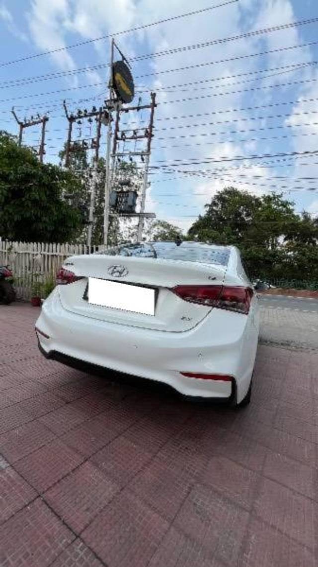https://images10.gaadi.com/usedcar_image/4523165/original/processed_6c850c12-99dc-4939-a4ae-20bdb9478ee9.jpeg?imwidth=6401