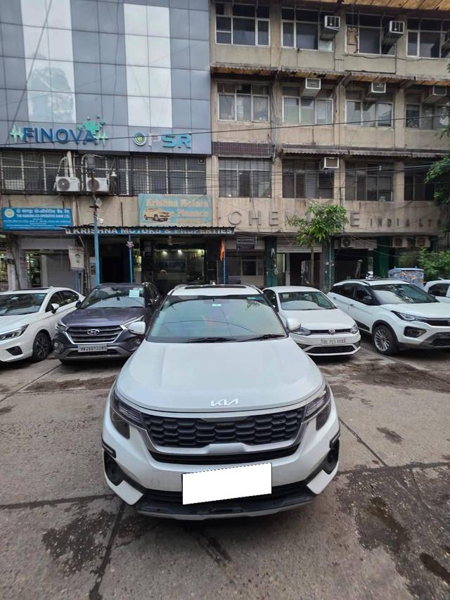 https://images10.gaadi.com/usedcar_image/4523200/original/processed_1738e115fb1ef6179b1f4b085b80b7f3.jpg?imwidth=6402