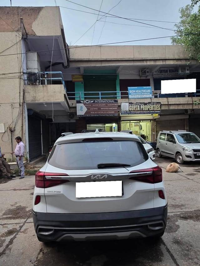 https://images10.gaadi.com/usedcar_image/4523200/original/processed_a72e4190488c1b3f214e161bff4f1fa1.jpg?imwidth=6401