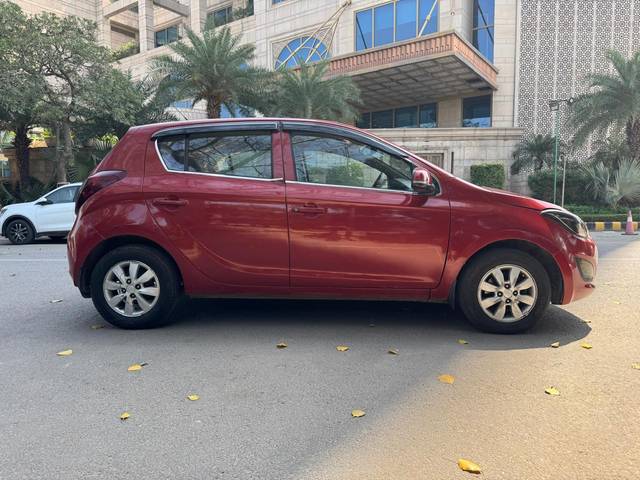 https://images10.gaadi.com/usedcar_image/4523207/original/885e260e82a2409601f09273b69bb8c3.jpg?imwidth=6401
