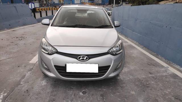 https://images10.gaadi.com/usedcar_image/4523210/original/processed_948ffb74f7c341e4921e2b363b12be3e.jpg?imwidth=6400