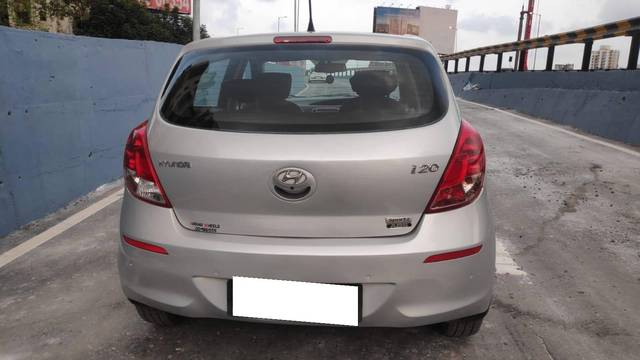 https://images10.gaadi.com/usedcar_image/4523210/original/processed_9d9605a2626741aac09ba12c5a32ceee.jpg?imwidth=6402