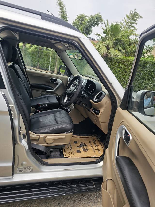 https://images10.gaadi.com/usedcar_image/4523211/original/dfa46ba7d63fd40d00a461cb8bfbe462.jpg?imwidth=6402