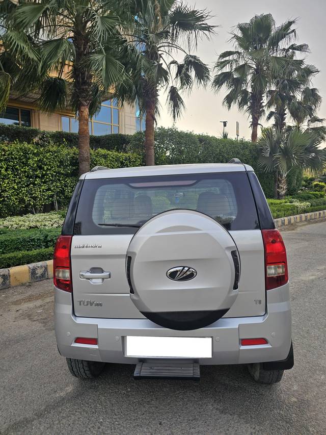 https://images10.gaadi.com/usedcar_image/4523211/original/processed_3abb47e61b8ac5d56fec8deb8488d995.jpg?imwidth=6401