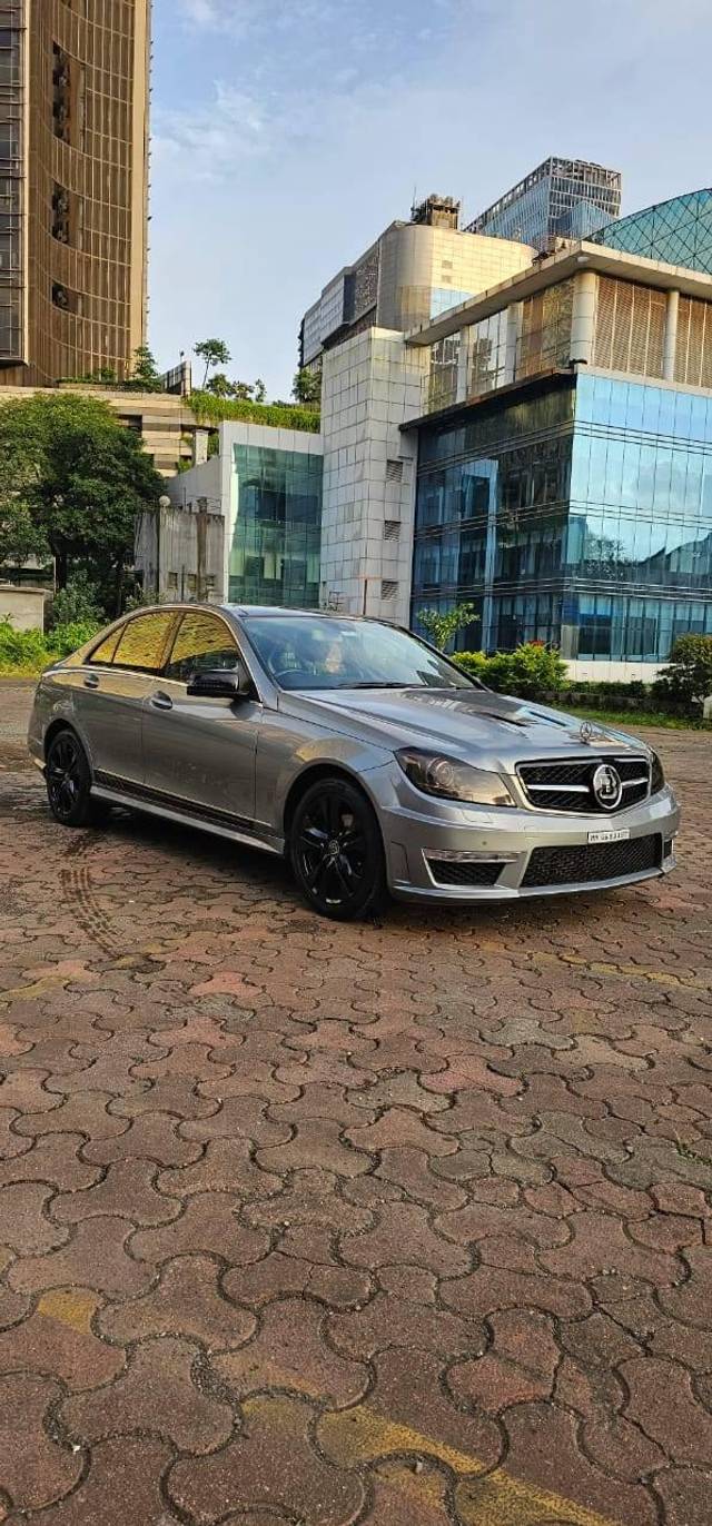 https://images10.gaadi.com/usedcar_image/4523213/original/processed_097cecdb6d3e31a1af514595bae7bfb5.jpg?imwidth=6402