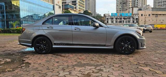 https://images10.gaadi.com/usedcar_image/4523213/original/processed_1965762b72f5bb49837fbdd553343f9b.jpg?imwidth=6401