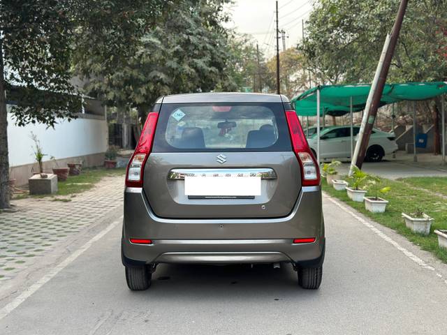 https://images10.gaadi.com/usedcar_image/4523228/original/processed_3d769115ae4226b72bf155f5d2c6d424.jpg?imwidth=6401