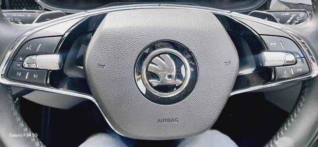 https://images10.gaadi.com/usedcar_image/4523234/original/ebba2c80e875fd7f9153083d6b6bdb5b.jpg?imwidth=6402
