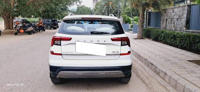 https://images10.gaadi.com/usedcar_image/4523234/original/processed_401029675f7cd02d389138a531f965fa.jpg?imwidth=6401