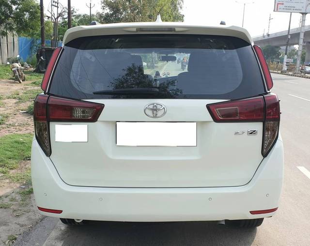 https://images10.gaadi.com/usedcar_image/4523238/original/processed_1283e90d9e6d2a93a7c9e7e60bce8a32.jpg?imwidth=6402