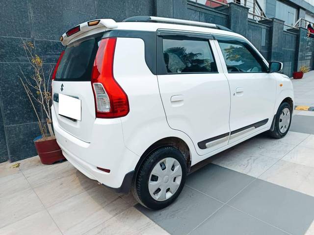 https://images10.gaadi.com/usedcar_image/4523243/original/processed_2d575d2a36afd930d376b8a89f414d7e.jpg?imwidth=6402