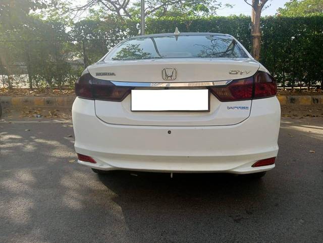 https://images10.gaadi.com/usedcar_image/4523266/original/processed_35c07aed5fabc0b378f7ad4eb91e599d.jpg?imwidth=6402