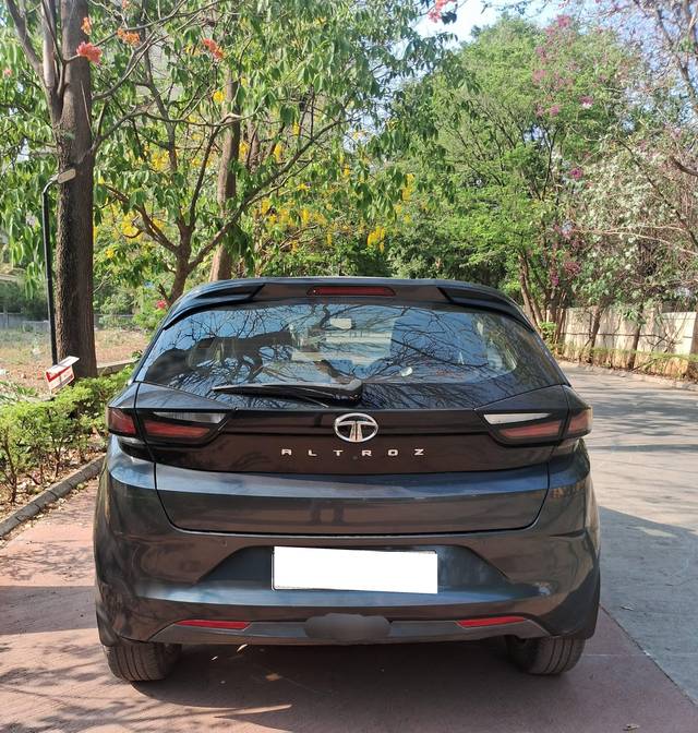 https://images10.gaadi.com/usedcar_image/4523268/original/processed_1e7441af0408b3767201886617c9b330.jpg?imwidth=6402