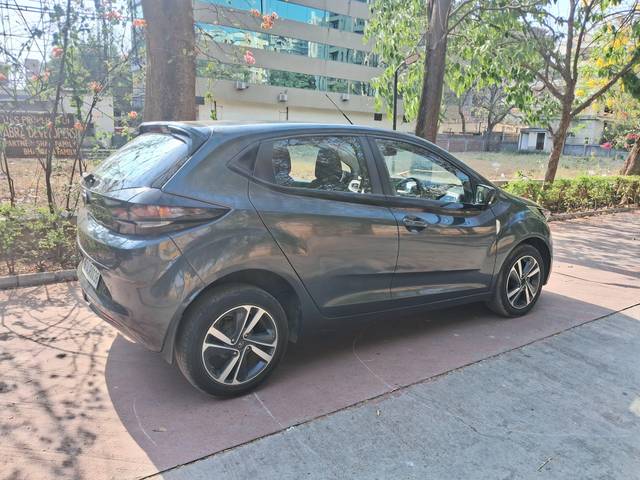https://images10.gaadi.com/usedcar_image/4523268/original/processed_60dd54993a9204b9f01044aca4d20ae0.jpg?imwidth=6401