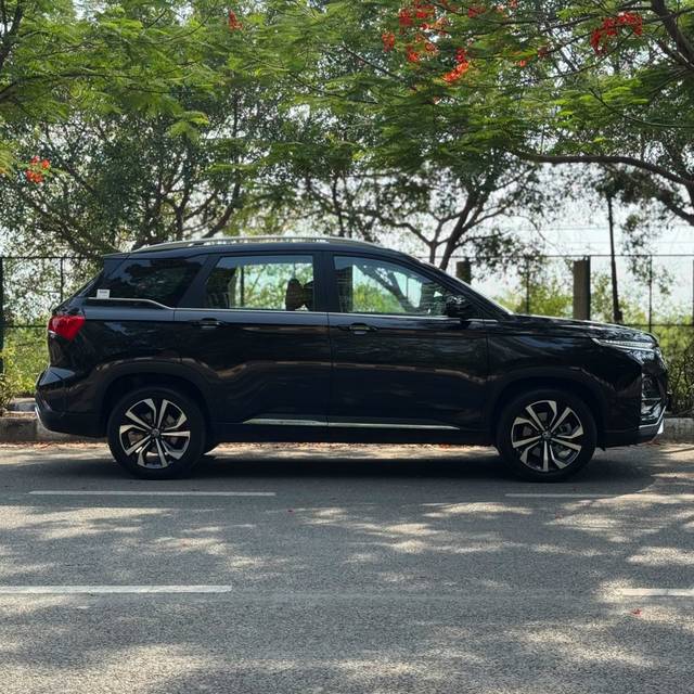 https://images10.gaadi.com/usedcar_image/4523313/original/9e2e69f646a592d07319acb36ef34aee.jpg?imwidth=6401